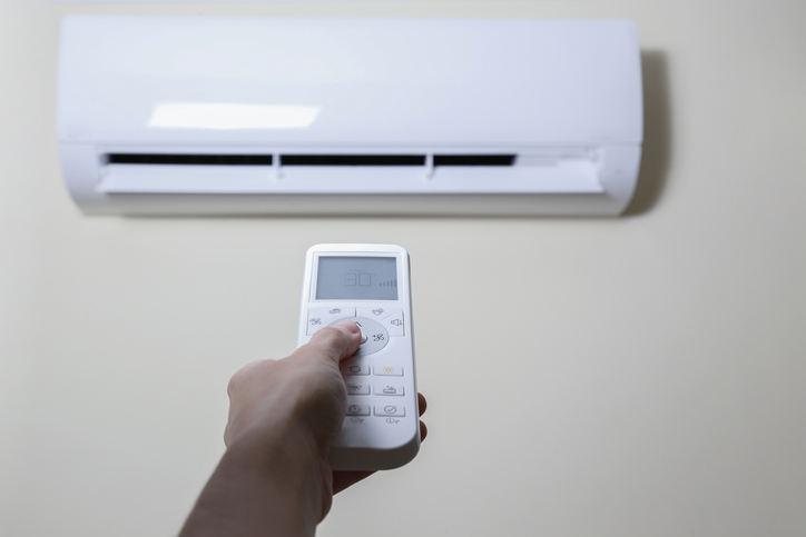 how do split ac systems work?